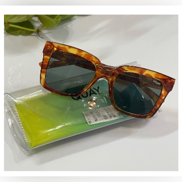 Quay Australia ICY Sunglasses - Picture 2 of 3